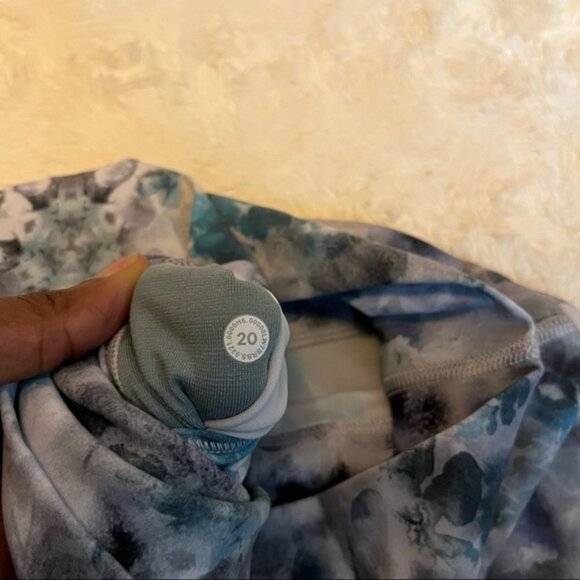 029 - 2021 Lululemon Align Short 8" Kaleidofloral Multi Size 20 - Picture 8 of 9